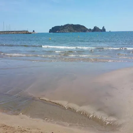 In Spain Near Sandy 公寓